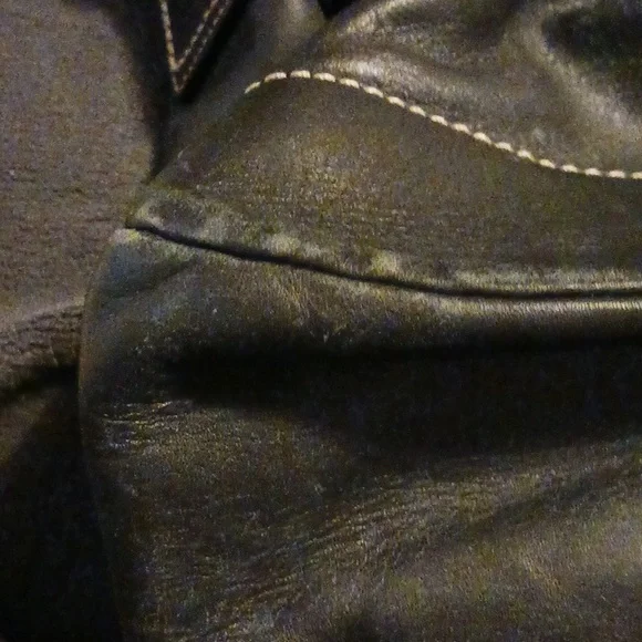 Vintage Coach black leather saddle bag with brass turn-lock clasp and hardware. - Picture 7 of 7